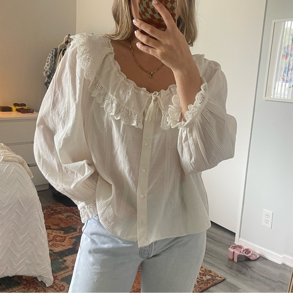 Doen new with tags white blouse and lace collar